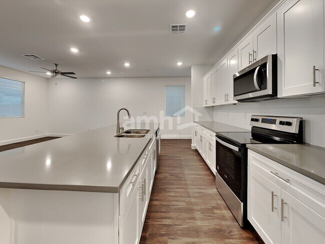 Building Photo - 132 Charmante Tulip Ln