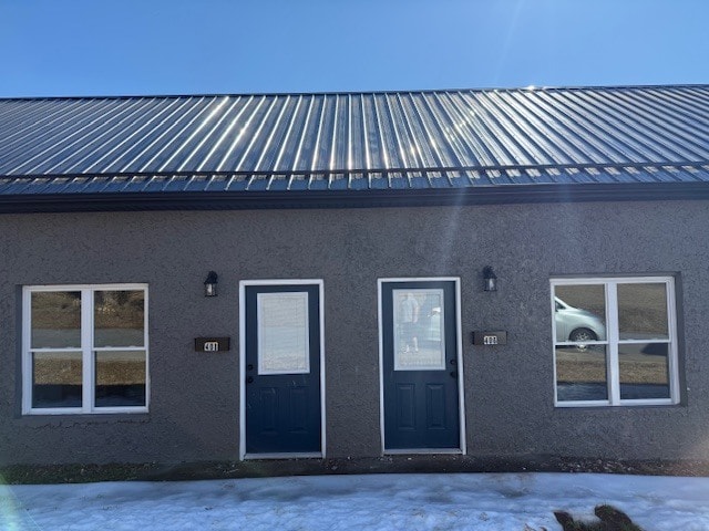 Entrance from front - 406 E King St