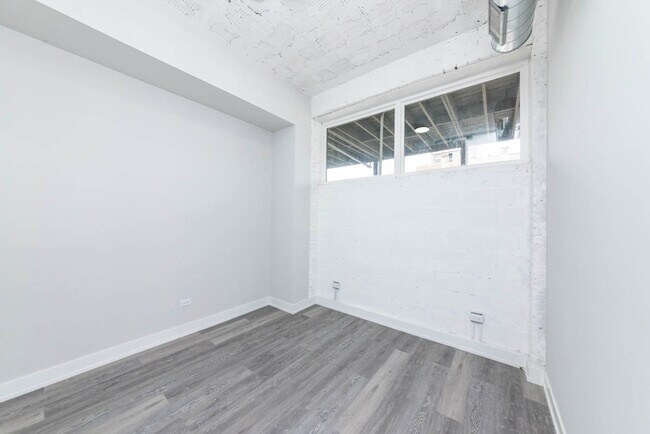 Foto del edificio - 2000 W 22nd Pl