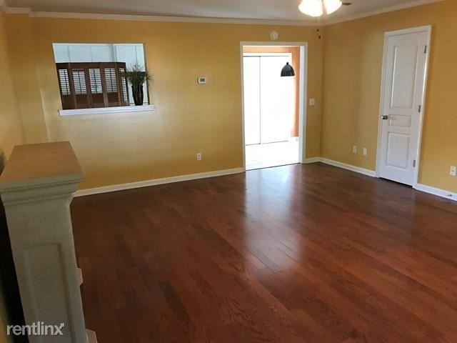 Building Photo - 3 br, 2.5 bath Townhome - 130 Coral Lane 130