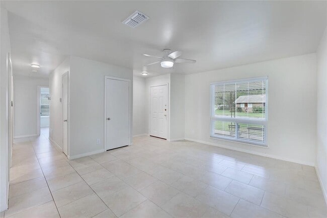 Building Photo - 2713 Friar Tuck Ln