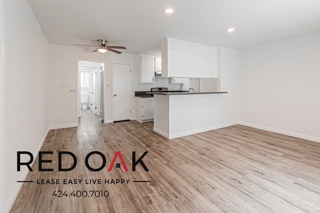 Building Photo - 14831 Delano St