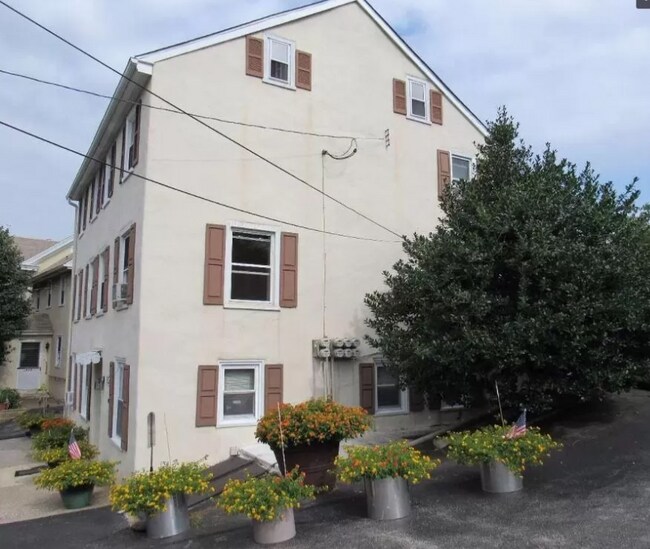 Exterior Side Vide - 1062 Howellville Rd