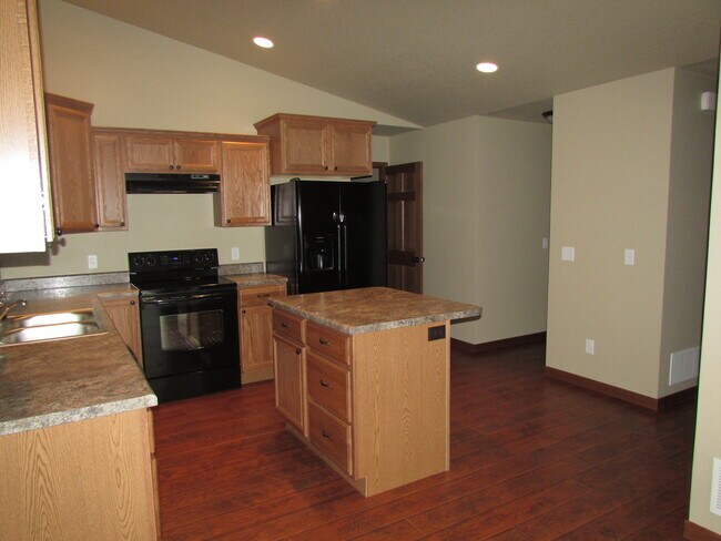 Foto del edificio - 3 BEDROOM | 2 BATH | GARAGE | NEWER TOWNHO...