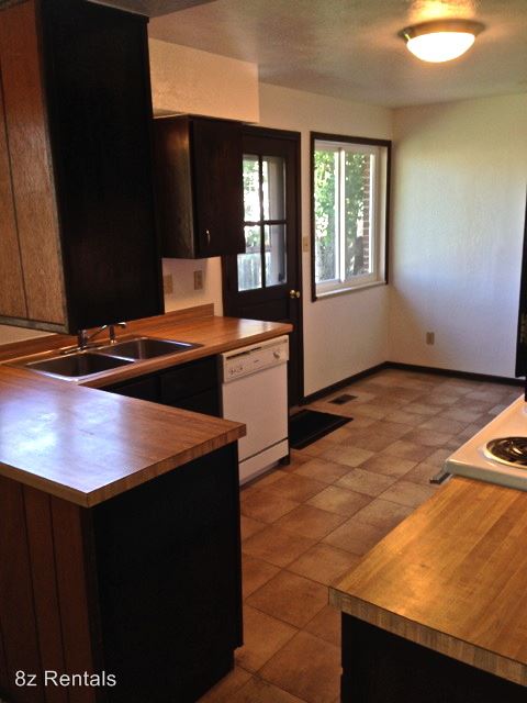Building Photo - 1530 Mayfield Ln