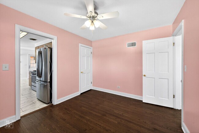 Foto del edificio - Gorgeous 3 Bedroom Home in Mount Prospect!