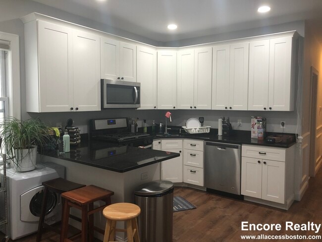 Building Photo - 38 Crescent Ave