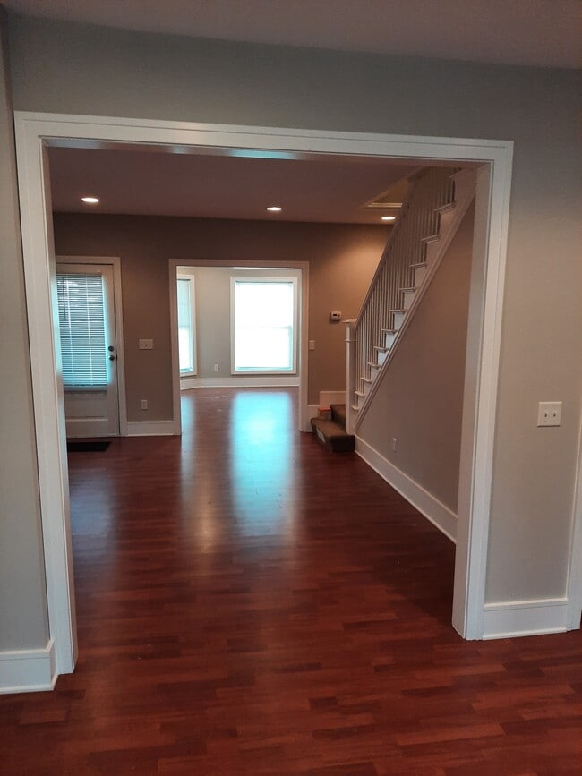 Building Photo - 569 Lovett Ave SE