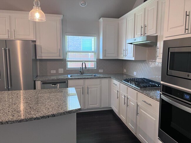 Building Photo - 2424 Maple Stream Dr