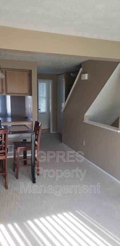 Building Photo - 323 Garden Hill Dr