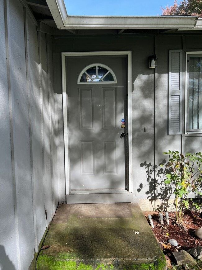 Foto del edificio - 2 bedroom 1 bathroom duplex with garage!