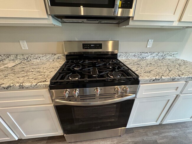 Foto del edificio - Brand New 4 Bedroom in Bixby