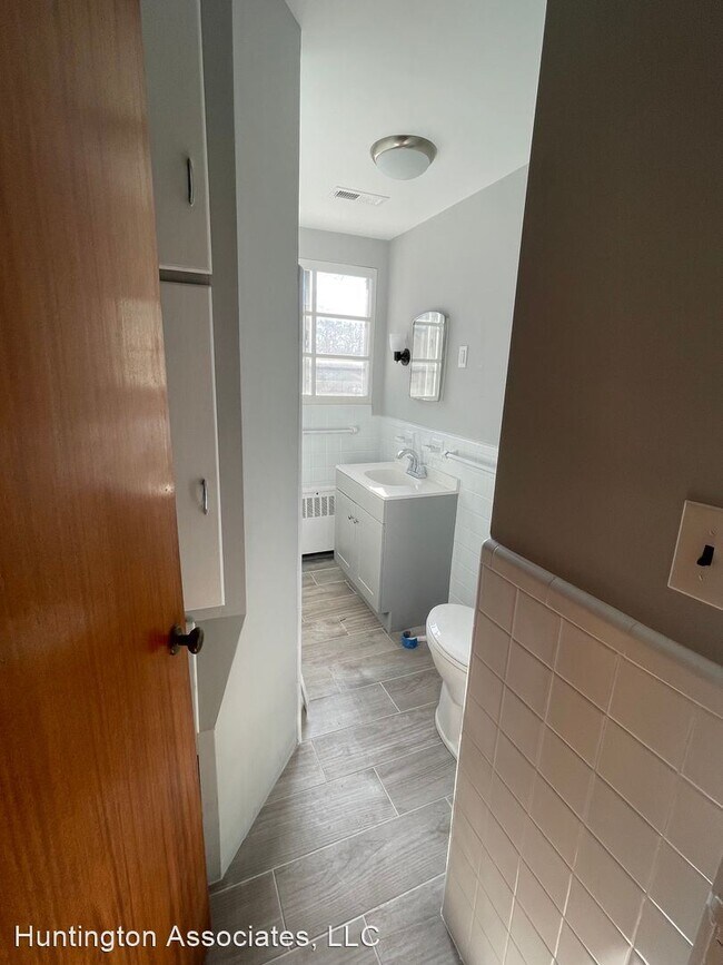 Building Photo - 4 br, 1.5 bath House - 215 Davis Ave