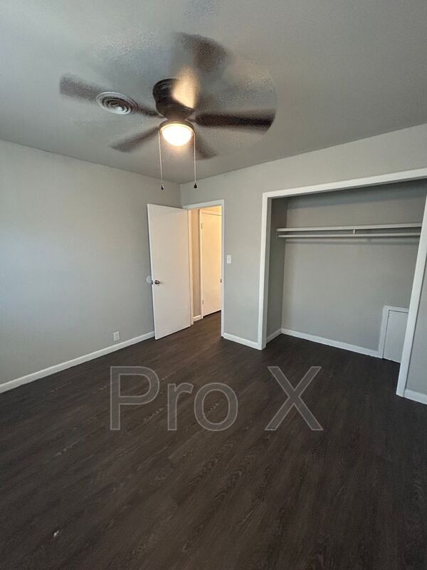 Foto del edificio - 704 W Oak St