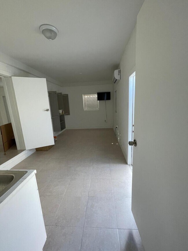Building Photo - 1431 NE 156th Terrace