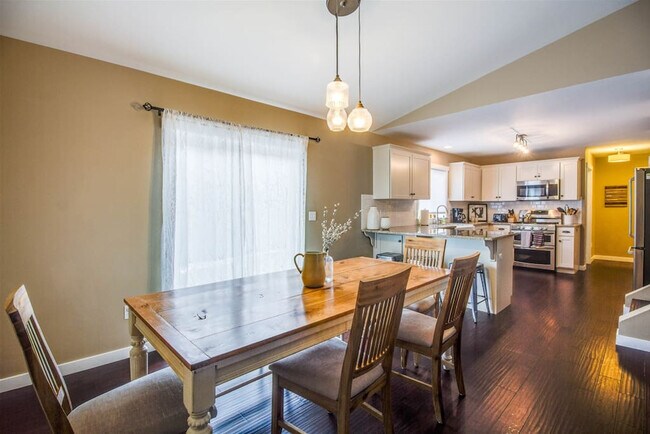 Foto del edificio - 525 SE Gleneden Place