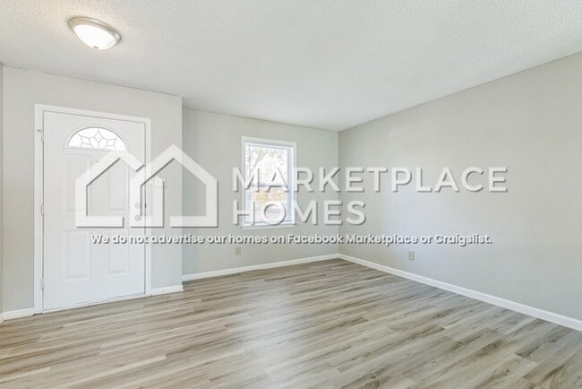 Building Photo - 10760 August Dr