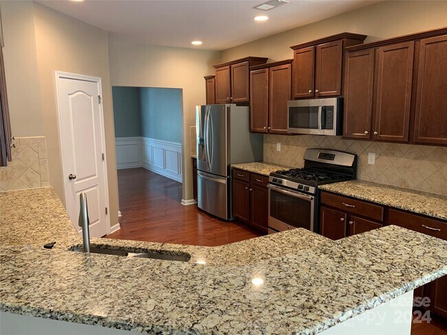 Foto del edificio - 8899 Happiness Rd