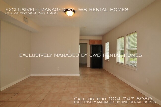 Foto del edificio - 3530 Trout River Blvd
