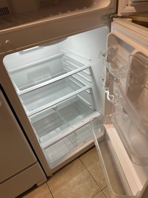 Fridge - 460 N 1st St