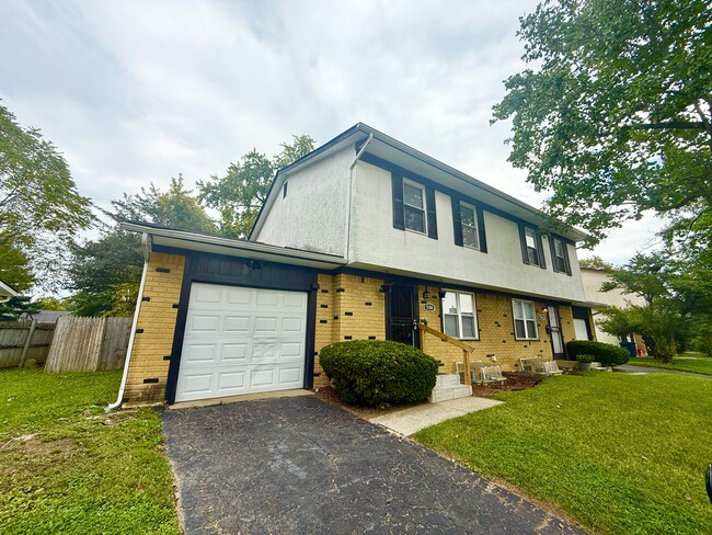 Building Photo - 5584 Chatford Dr