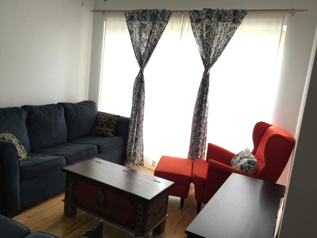 Foto del edificio - 2834 N Dawson Ave