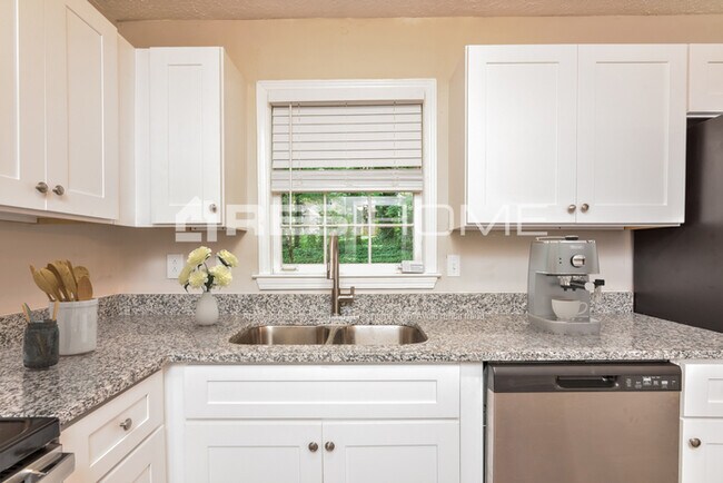 Building Photo - 5811 Navarre Ct