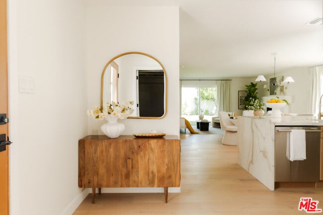 Foto del edificio - 15701 Ludlow St