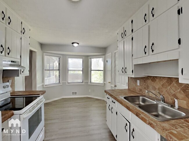 Building Photo - 276 Grist Mill Ln