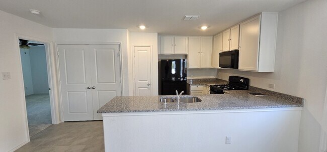 Foto del edificio - 9216 Grackle Pl