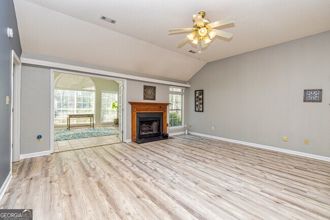Building Photo - 45 Firethorne Dr
