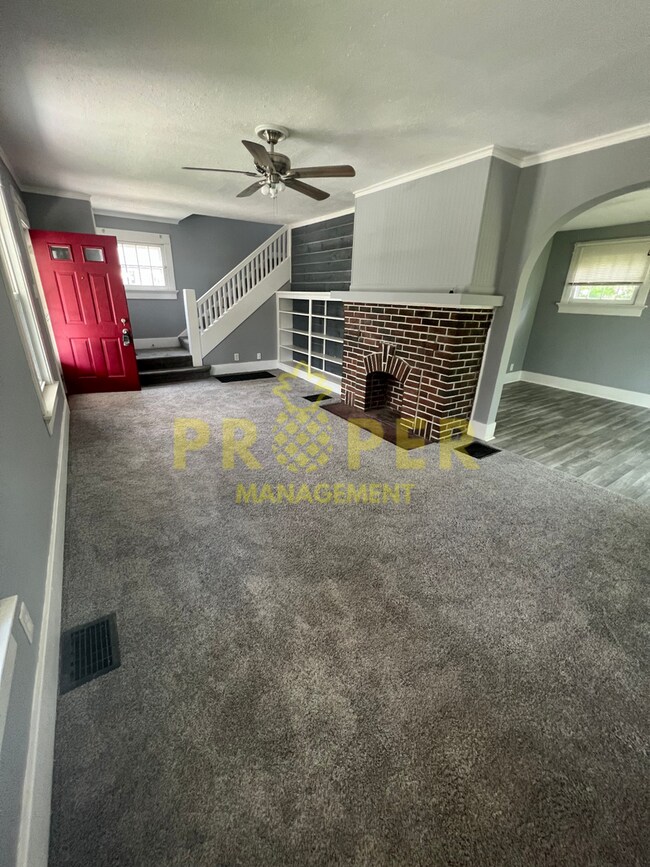 Building Photo - 3 bedrooms 2 bathrooms house for rent