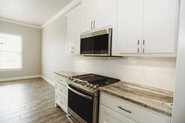 Foto del edificio - 1411 Sweetbriar Way