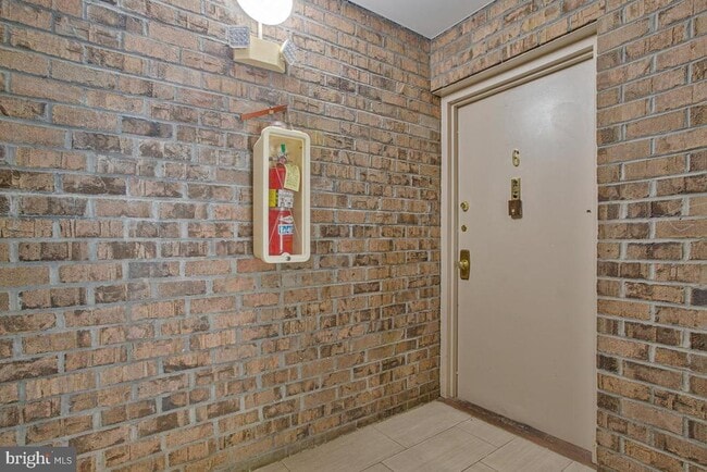 Building Photo - 15 Silverwood Cir