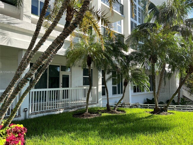 Foto del edificio - 10275 Collins Ave