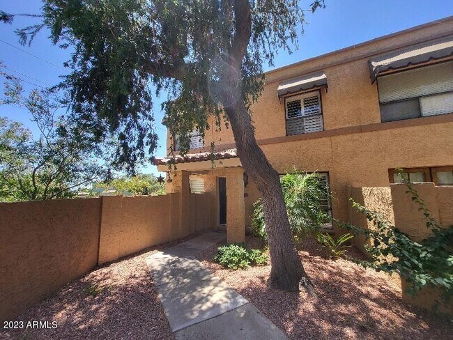 Foto del edificio - 711 E North Ln