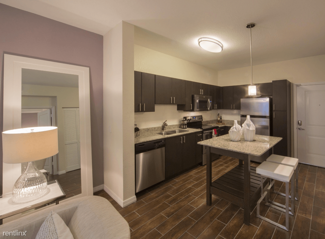 Building Photo - Studio, 1 bath  - 3820 Bird Rd Unit 283