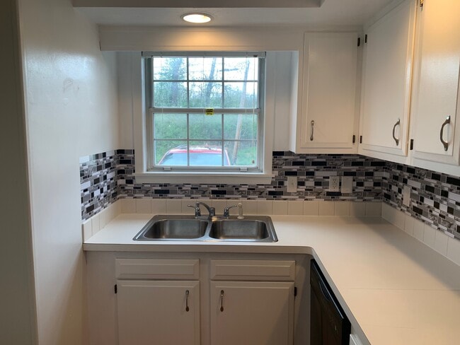 Building Photo - 5121 Villa Pike