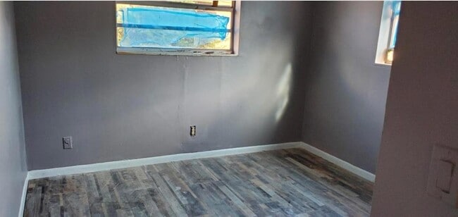 Photo - 143 W 17th St House