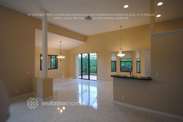 Building Photo - 4945 Pine Tree Dr