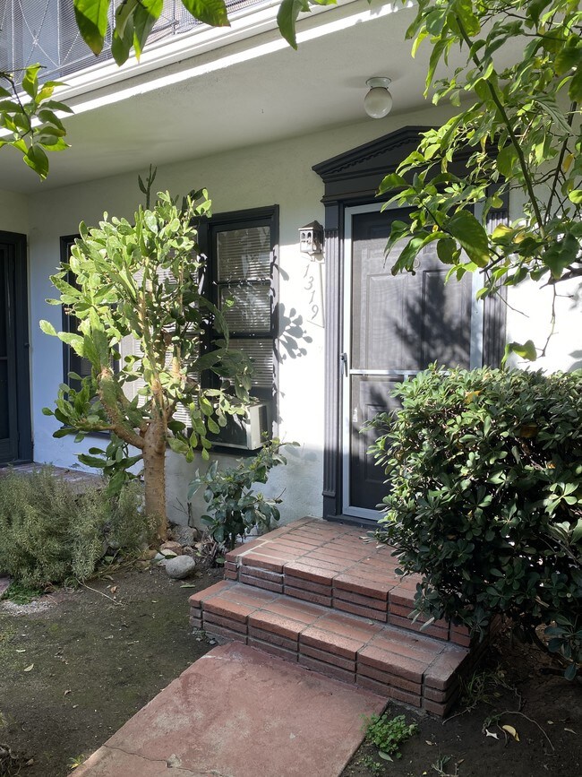 Building Photo - 1319 N Orange Dr