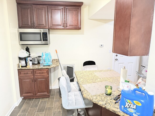 Foto del edificio - 2817 N Clybourn Ave