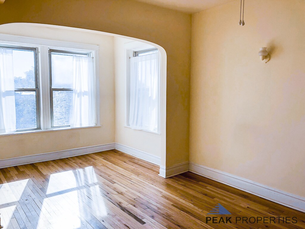 Primary Photo - 3330 W Hutchinson St