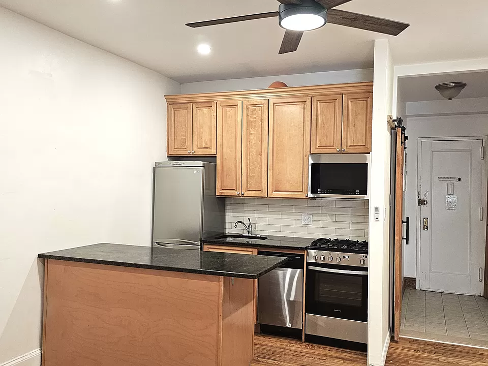 Primary Photo - 241 W 100th St