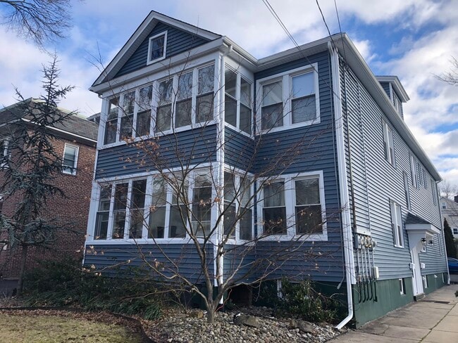 Building Photo - 216 Denison St