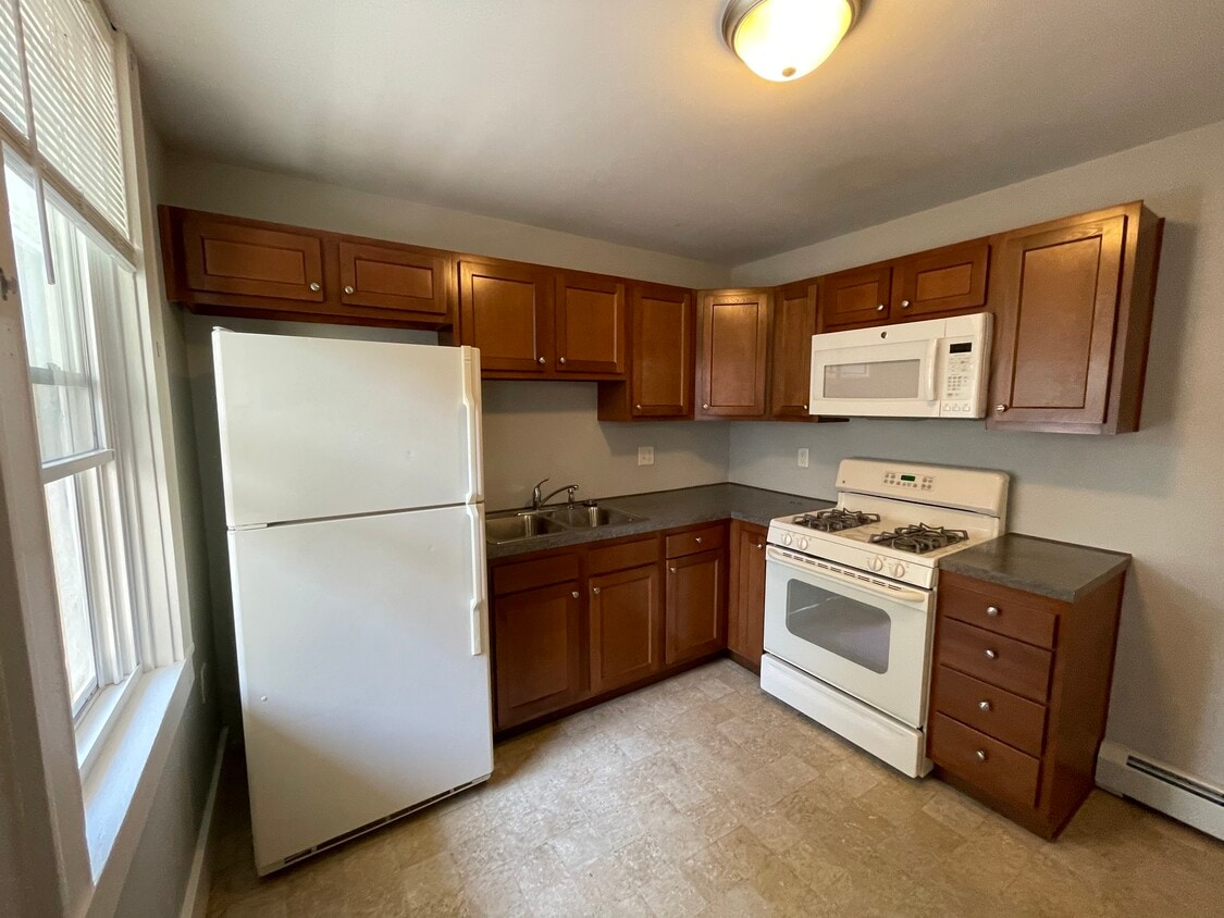 Foto principal - 114 W Strawberry St