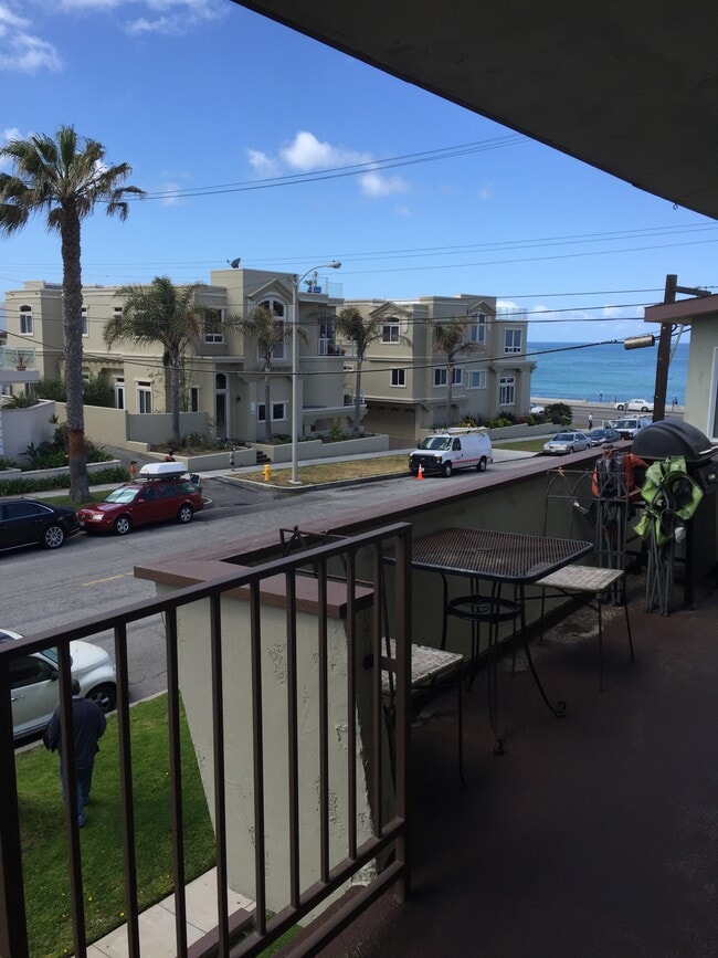 Building Photo - 1511 S Catalina Ave