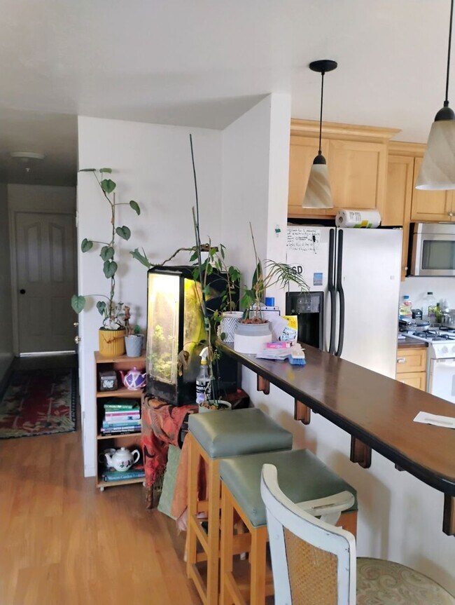 Building Photo - Shared Home in Los Osos! Private Room - Gr...