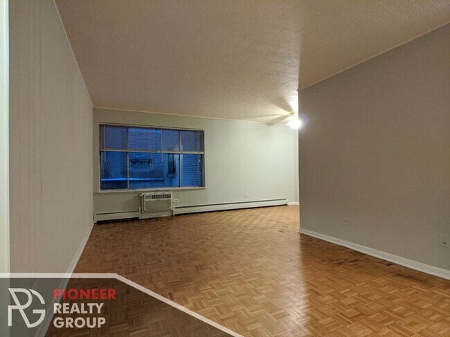 Foto del edificio - 510 W Briar Pl
