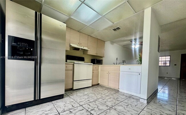 Foto del edificio - 1319 W 51st Pl